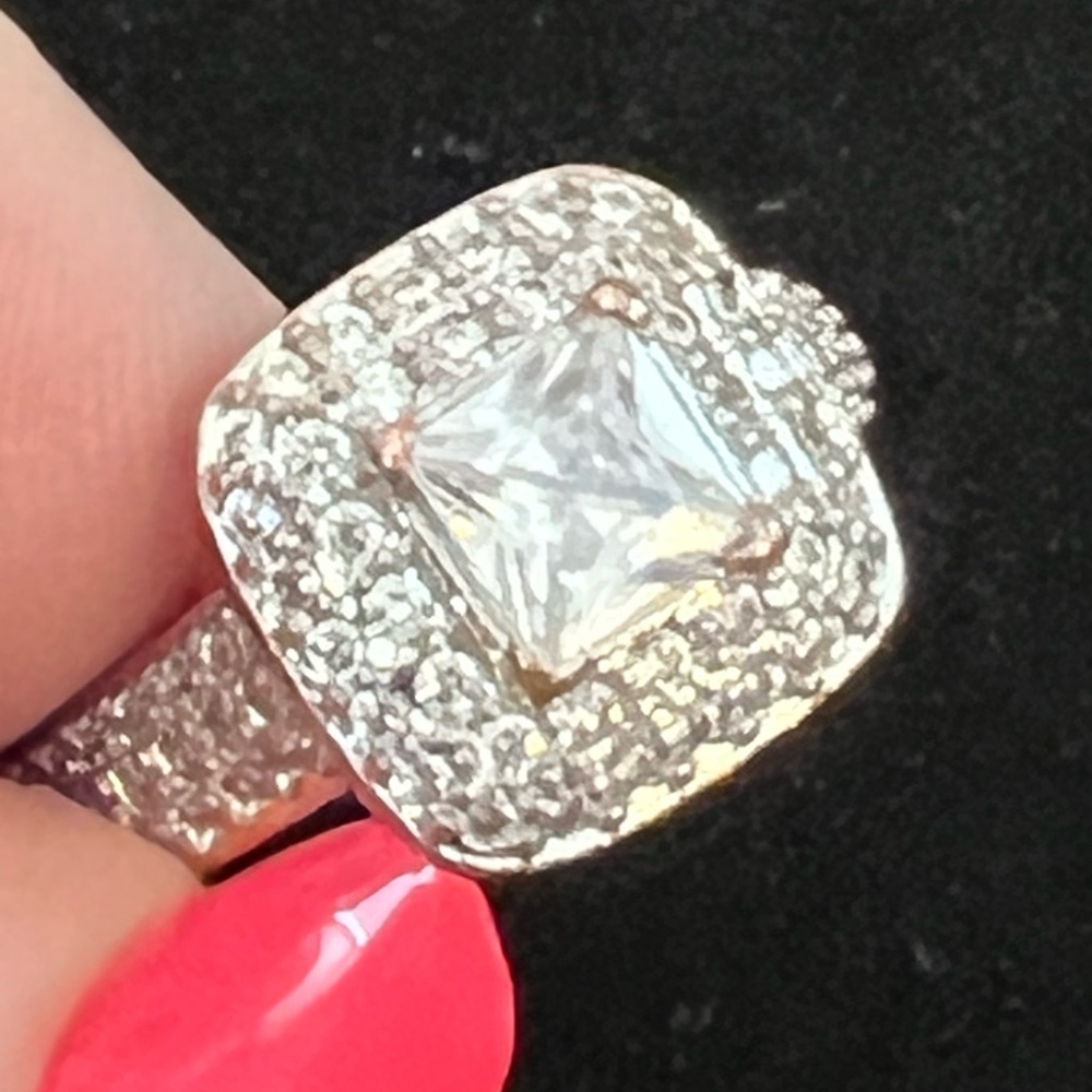 925 STERLING SILVER DIAMOND ENGAGEMENT RING. GORGEOUS! - Picture 3 of 8